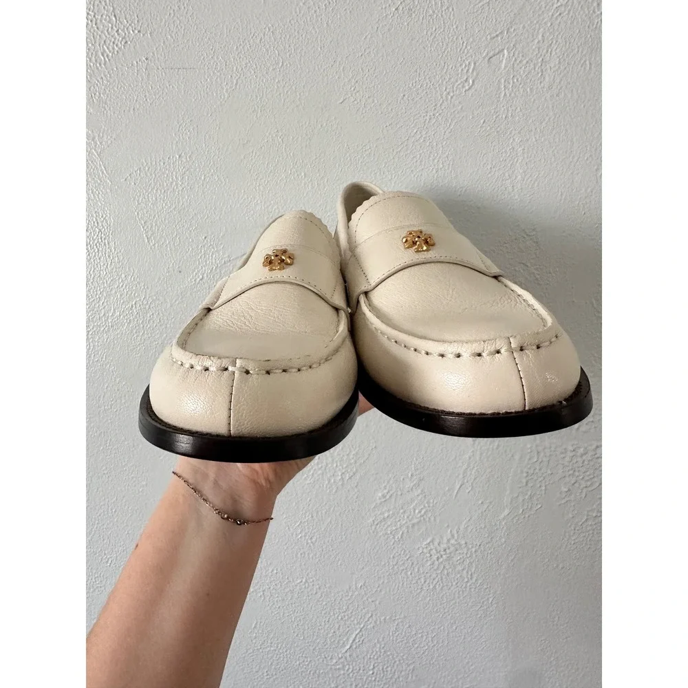 Tory Burch Cream Leather Scalloped Logo‎ Loafers Ivory Low Heel Flats Slip On